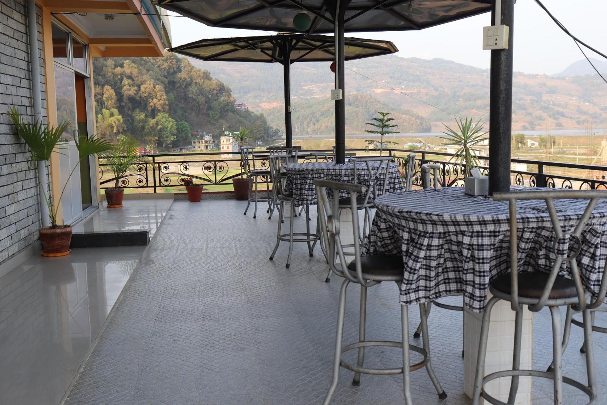 Hotel Young'S Stupa Ranipauwa Ngoại thất bức ảnh